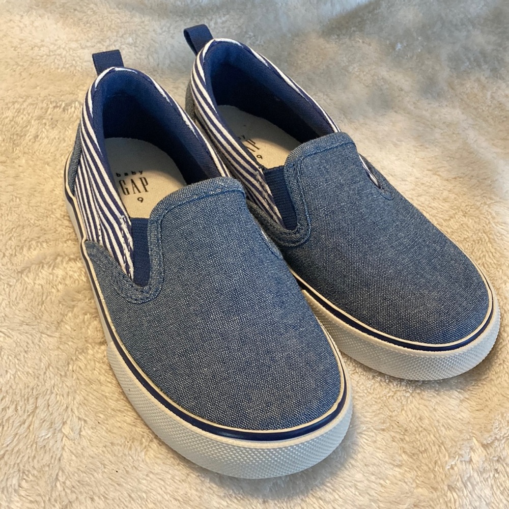 GAP shoes